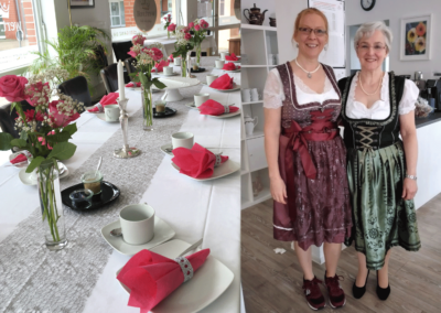 cafe wert.voll in Willich, Begegnungscafé, schöne Tischdekoration für Events, ehrenamtliche Mitarbeiterinnen in Trachtenkleidern